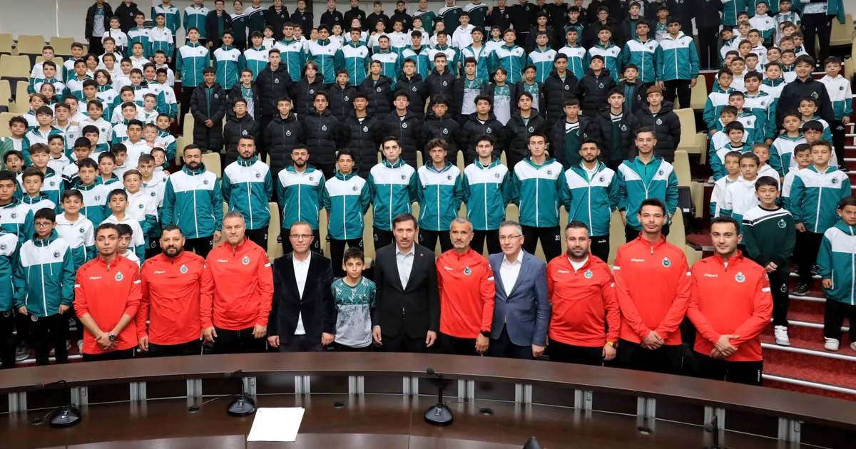 Konya’da Başkan Kılca’dan, futbol takımlarına destek