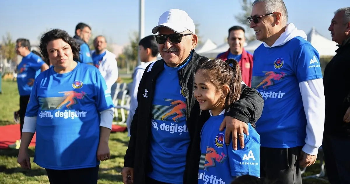 Memduh Büyükkılıç’tan anlamlı koşu