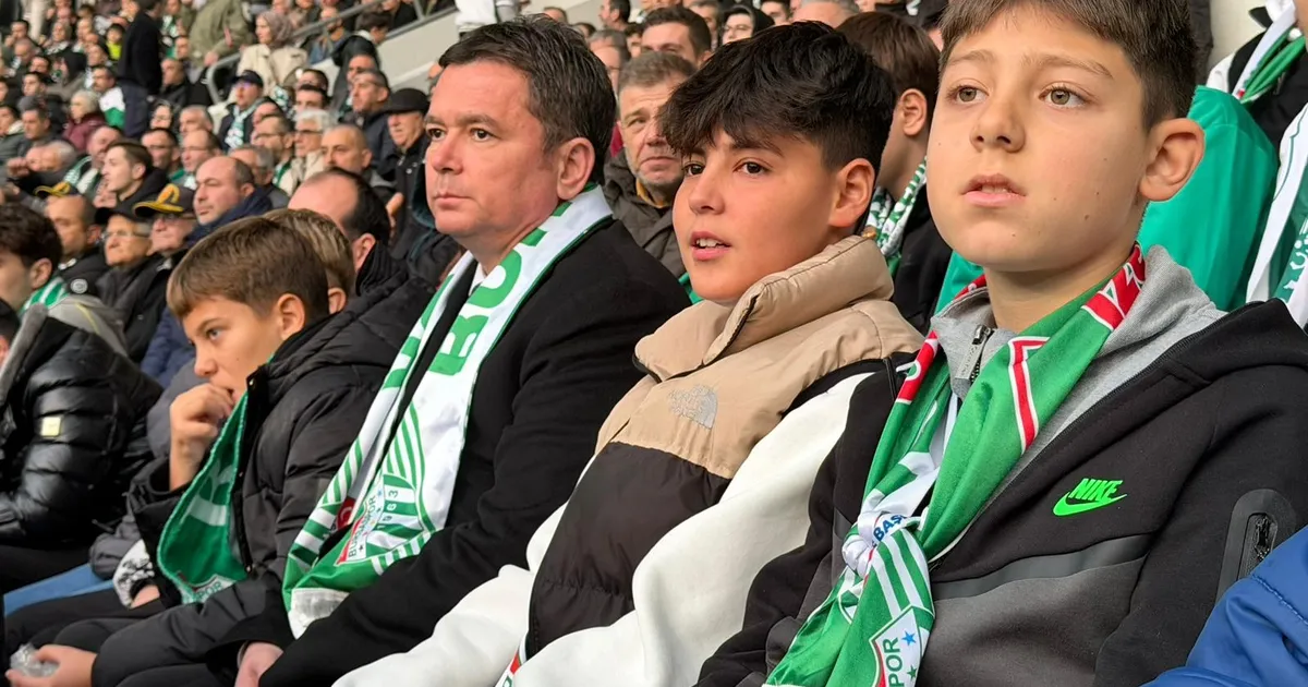 Erkan Aydın Bursaspor coşkusunu çocuklarla yaşadı
