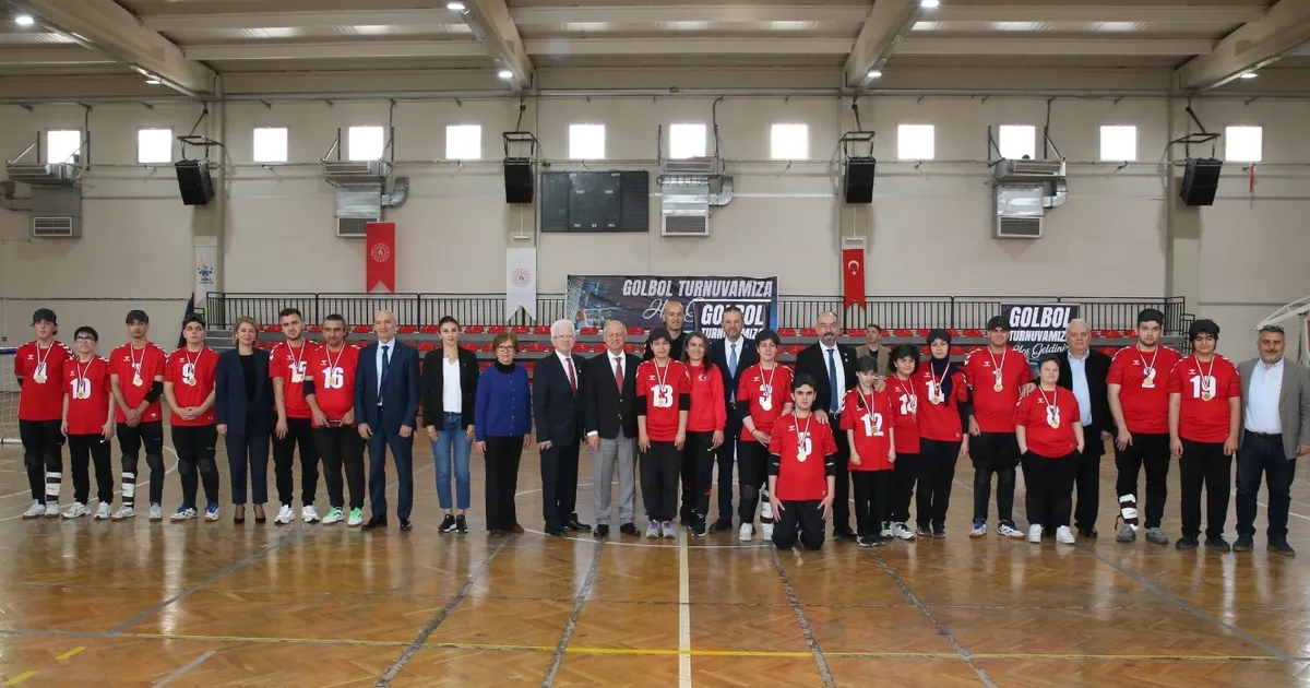 Görme engelli sporcular Çiğli’de sahaya çıktı