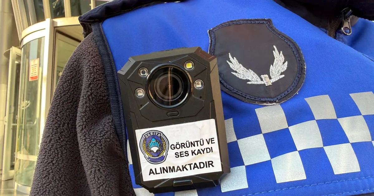 İzmit’te zabıta denetimleri artık yaka kamerasında!