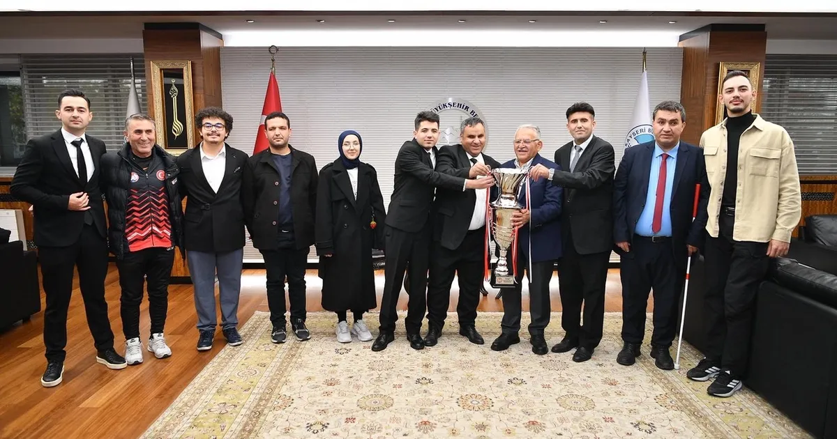 Kayseri Büyükşehir Sesi Görenler’in şampiyonunu ağırladı