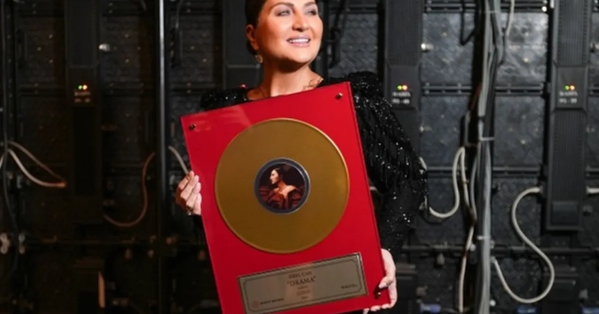 Sibel Can’a ‘altın plak’ ödülü