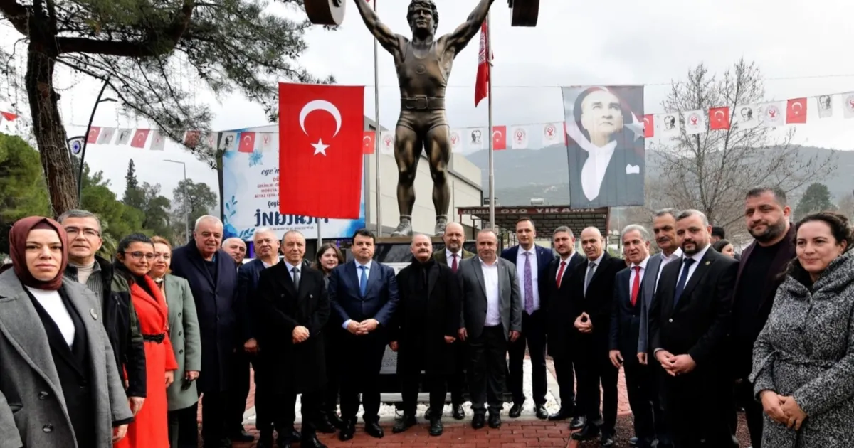 Cep Herkülü’nün heykeli dikildi