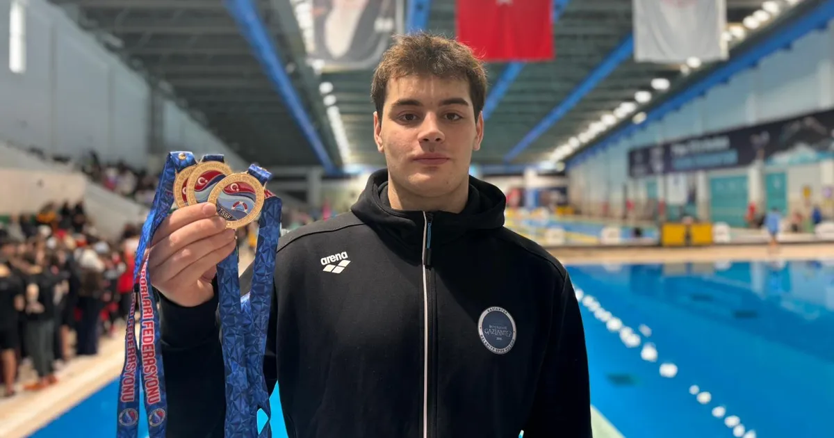 Gaziantep’in milli yüzücüsü Kaan Efe Kaya’dan 3 altın madalya