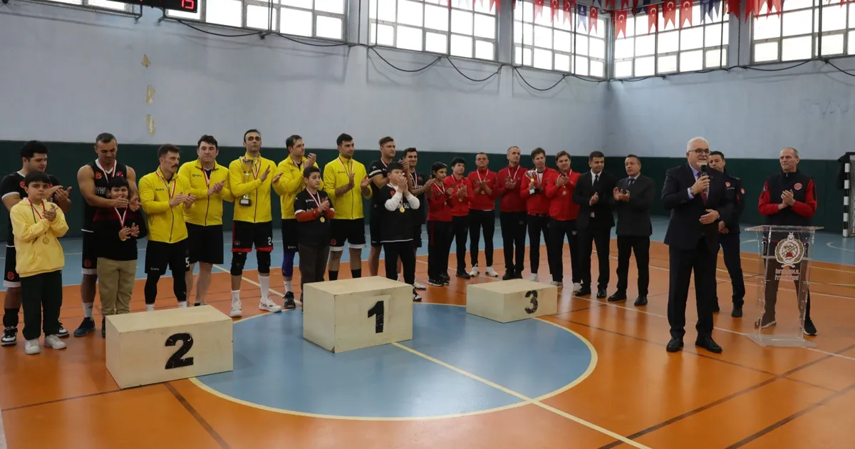 İstanbul İtfaiyesi Spor Turnuvası’nda kupalar sahiplerini buldu