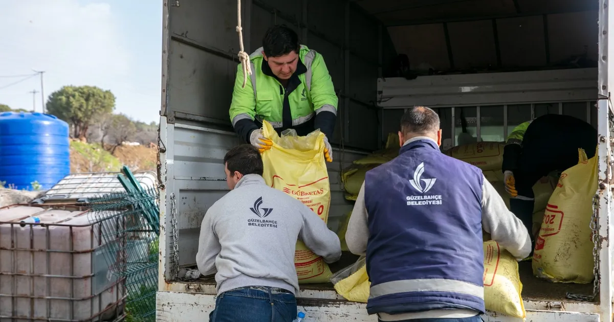 İzmir Güzelbahçe’den çiftçiye gübre desteği
