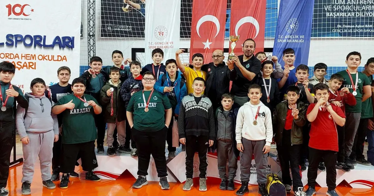 Konya Karataylı güreşçiler Türkiye ikincisi oldu