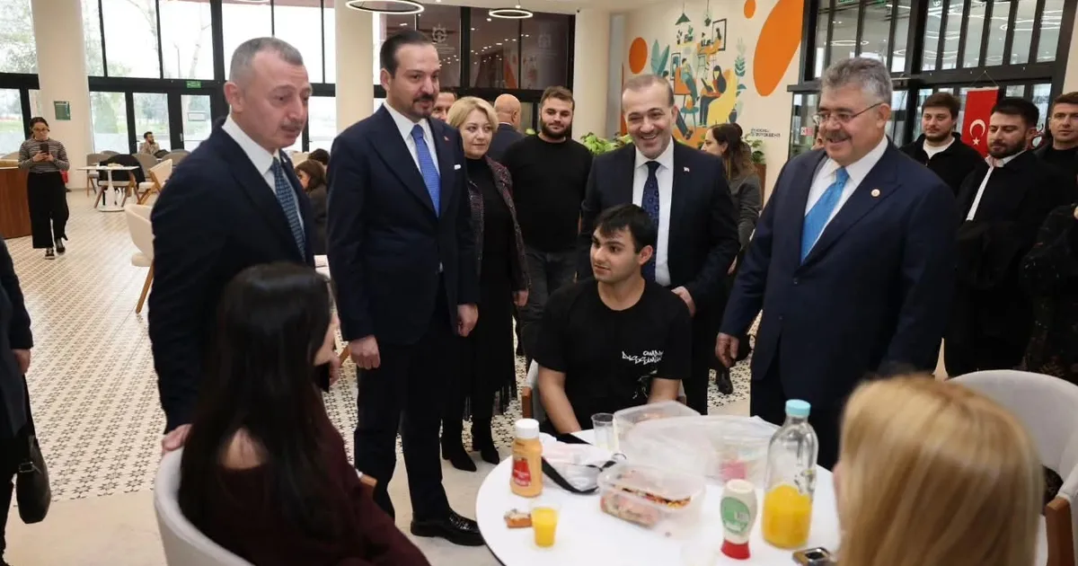 Kürşad Zorlu’dan Başkan Büyükakın’a tebrik