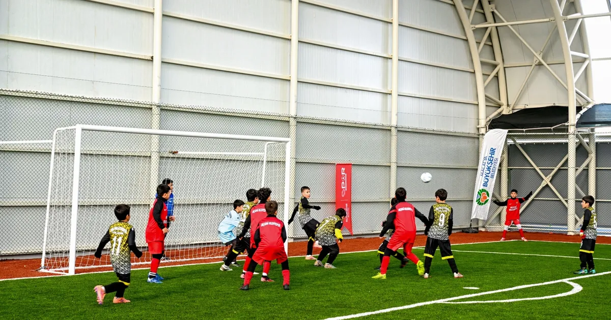 Malatya’da ‘Minikler Yarıyıl Futbol Şenliği’ turnuvası başladı