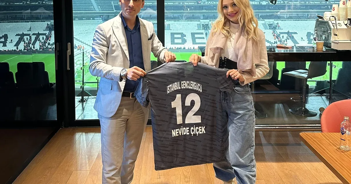 Nevide Çiçek’e Anlamlı Hediye! Özgür Subaşı’ndan İstanbul Gençlergücü forması
