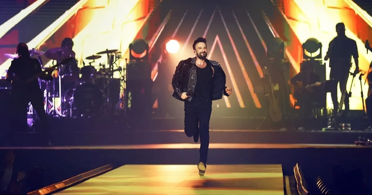 Tarkan özlemi son buldu… Megastar İstanbul’da hayranlarıyla kucaklaştı
