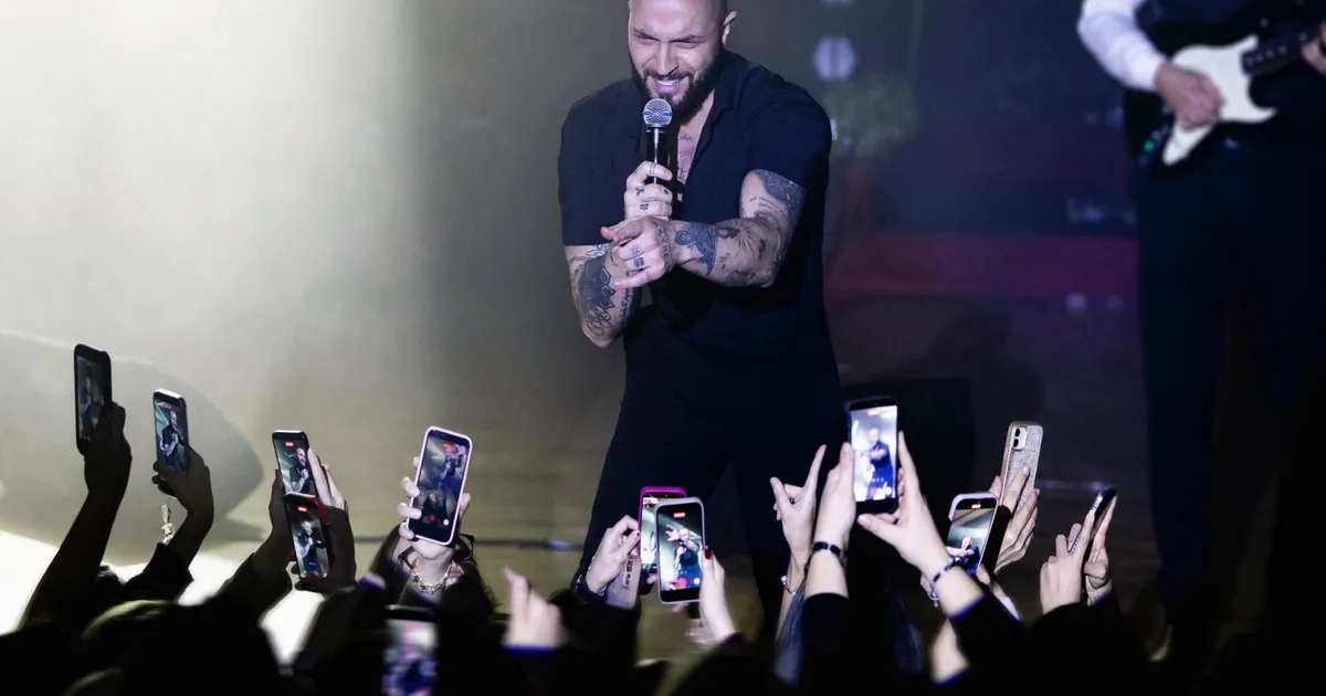 Berkay’dan sahnedeyken duygusal veda