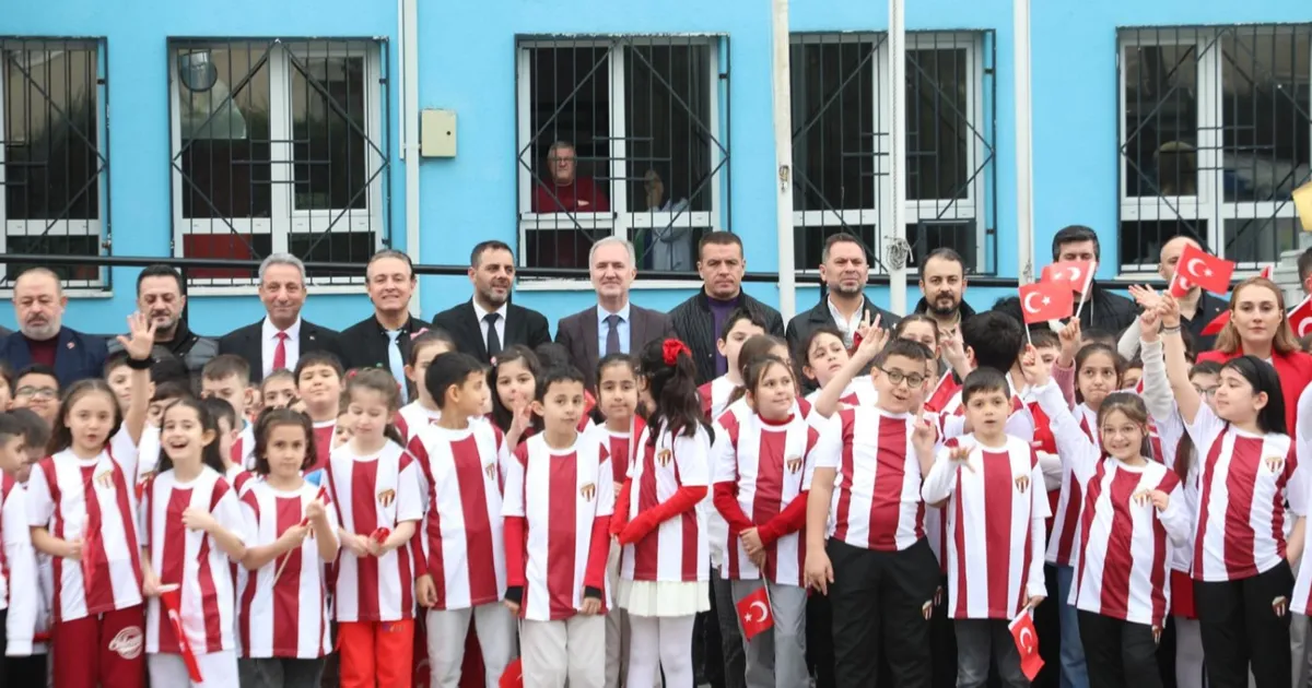 Bursa İnegölspor’dan 60 bin öğrenciye hediye