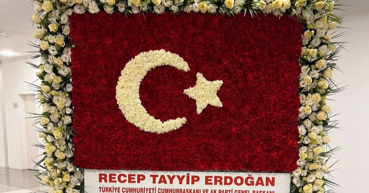 Cumhurbaşkanı Erdoğan’dan kuruluşa özel MHP’ye 57 gül