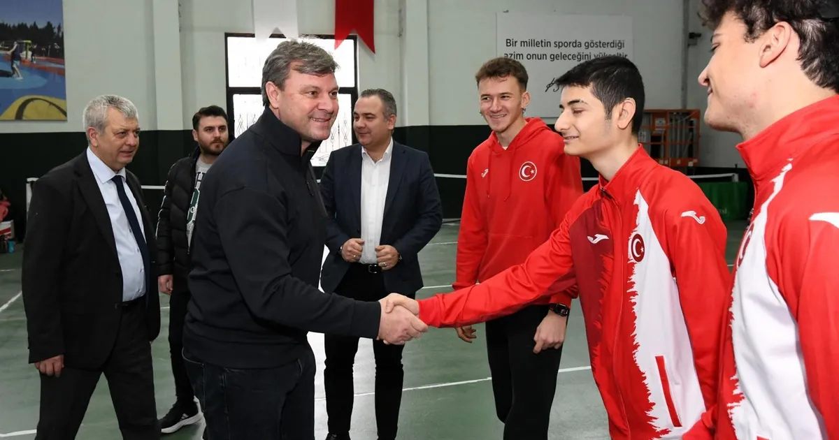 Genç sporculara moral desteği! Ertuğrul Sağlam Osmangazi’de