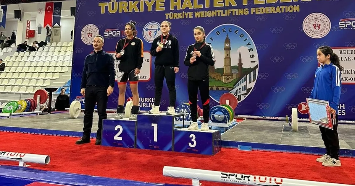 Nevşehirli halterci Hatice Kızmaz tarihe geçti
