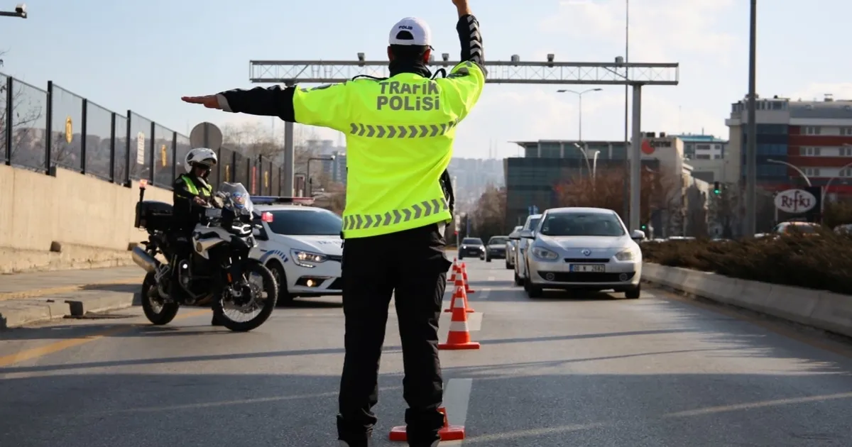 Trafikte yeni dönem başladı! Cezalar katlandı, ehliyete el koyma ve iptal şartları ağırlaştı