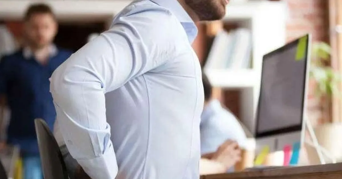 Ofis çalışanlarına uyarı! Hareketsiz yaşam omurga sağlığını tehdit ediyor