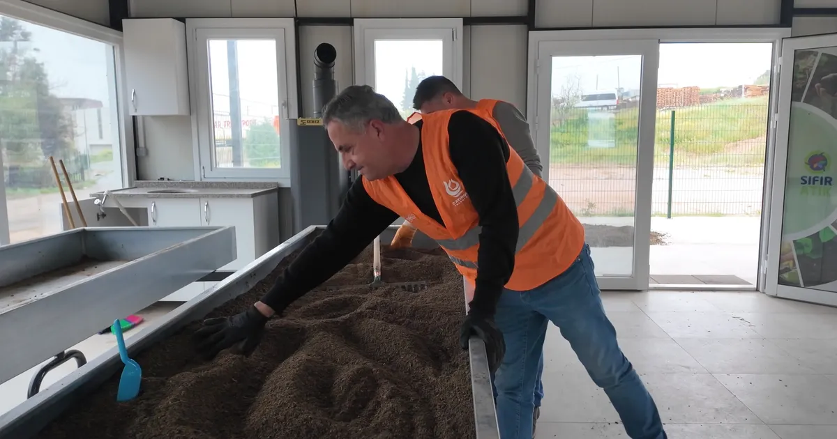 Çayırova’da kompost üretim tesisi toprağa can oluyor