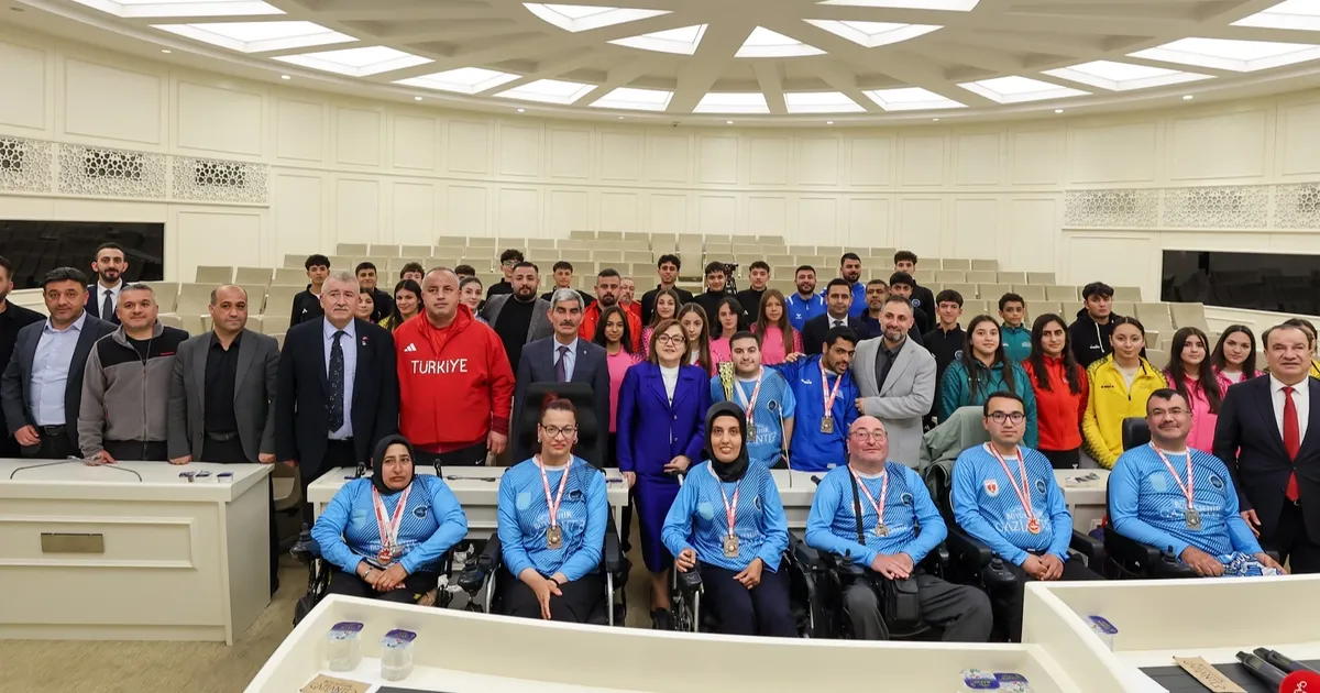 Gaziantep’te başarılı sporculardan Başkan Şahin’e ziyaret