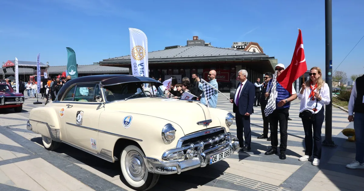 Klasik Otomobil Turu Bursa’yı renklendirdi… ‘Klasik’ler geleceğe umut oldu