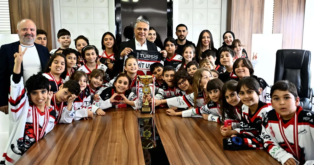 Antalya Muratpaşalı sporculardan Başkan Uysal’a ziyaret