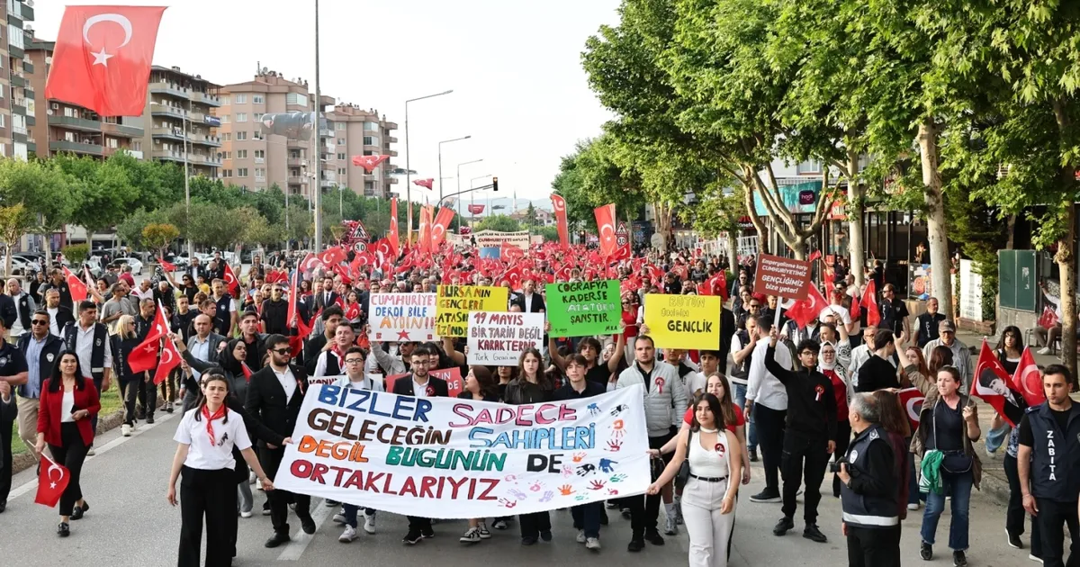 Bursa Nilüfer’de binler Cumhuriyet için yürüdü