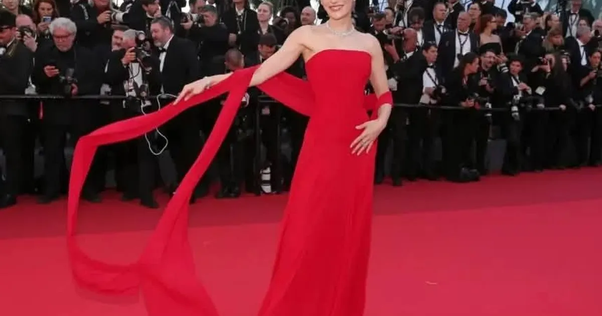 Cannes kırmızı halısında bir İpsalalı… Sümeyye Aydoğan ışıltısıyla büyüledi