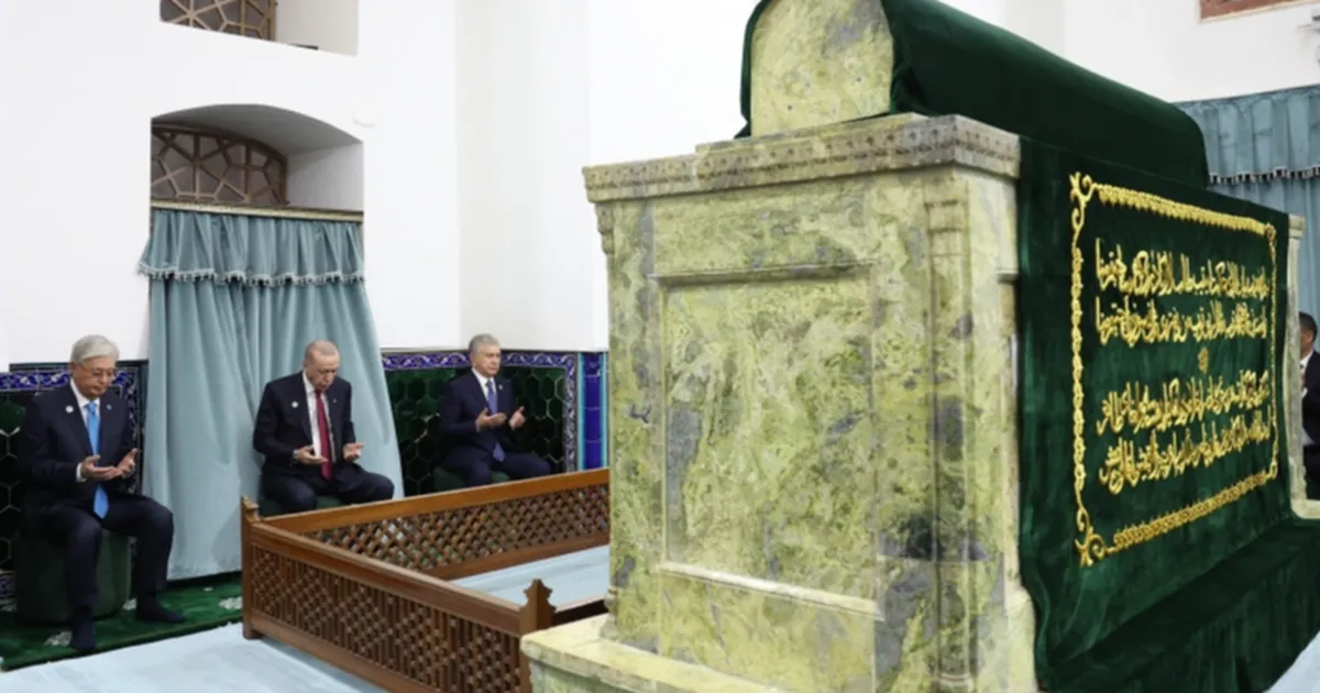 Cumhurbaşkanı Erdoğan, Türkistan’da kültür gezisinde