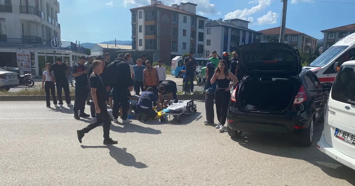 Düzce’de motosiklet ile otomobil çarpıştı: 1 yaralı