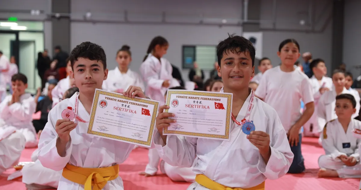 Ankara Keçiören’in sporcuları Karate Kuşak Sınavında ter döktü