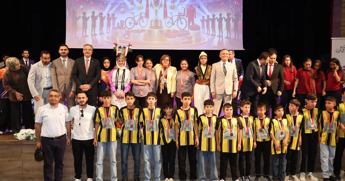 Gaziantep’te ‘Okul Sporları Enleri’ ödüllendirildi