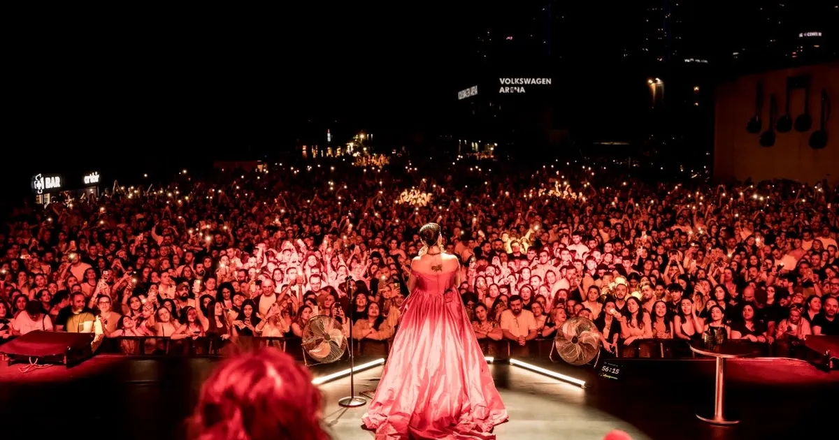 Melike Şahin’den Maximum Uniq Açıkhava’da unutulmaz gece