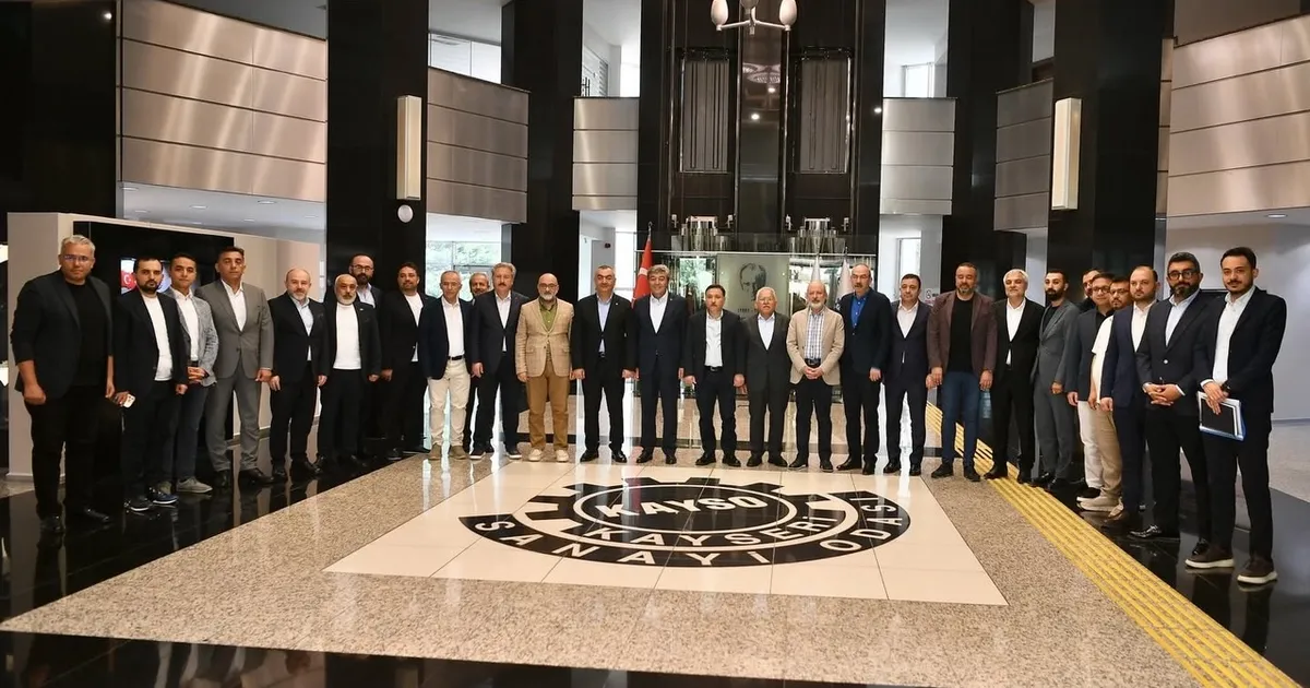 Memduh Büyükkılıç KAYSO toplantısına katıldı