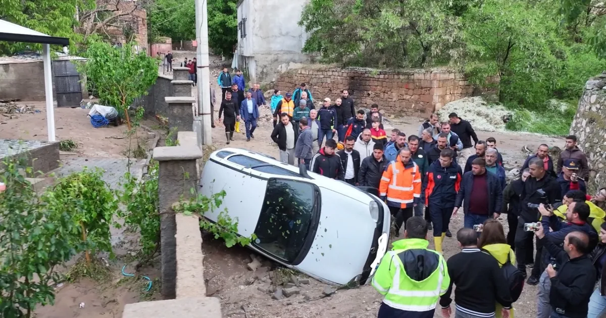 Niğde Gümüşler’de sel felaketi: 1 ölü, 5 yaralı! Hasar tespitler sürüyor