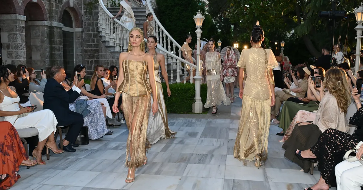 Tuba Ergin’den Büyükada’da ‘karbonsuz’ defile!