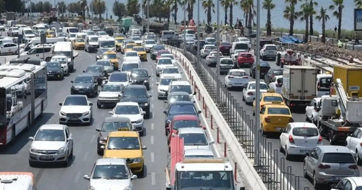 İzmir’de trafik artıyor