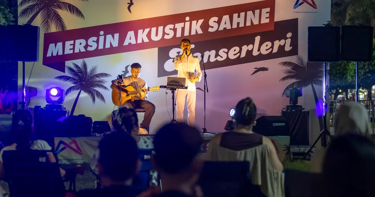Akustik sahne yaz akşamlarına ritim katıyor