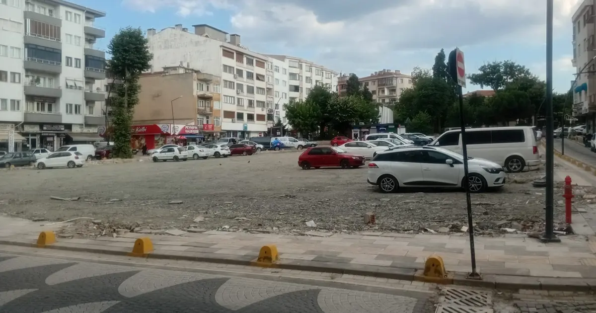 Ali Paşa Çarşısı’nın yeri otopark oldu, toz sorunu başladı! Gözler belediyede
