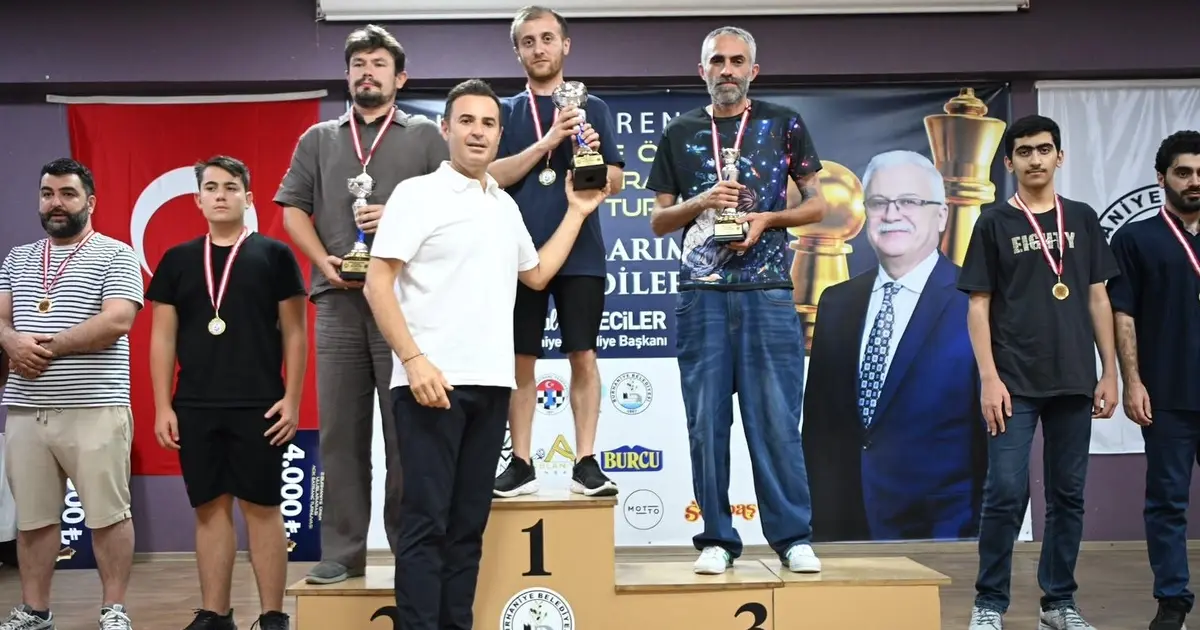 Balıkesir’de Satranç Turnuvası ödülleri sahiplerini buldu