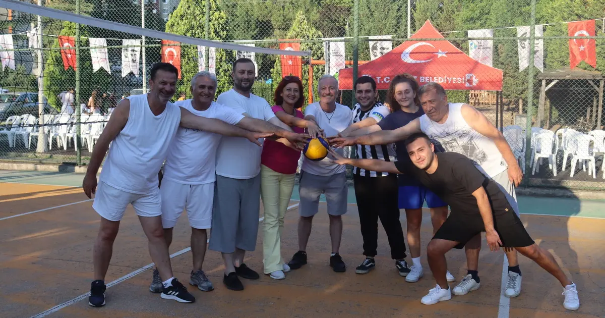 İzmit’te voleybol coşkusu yaşanıyor