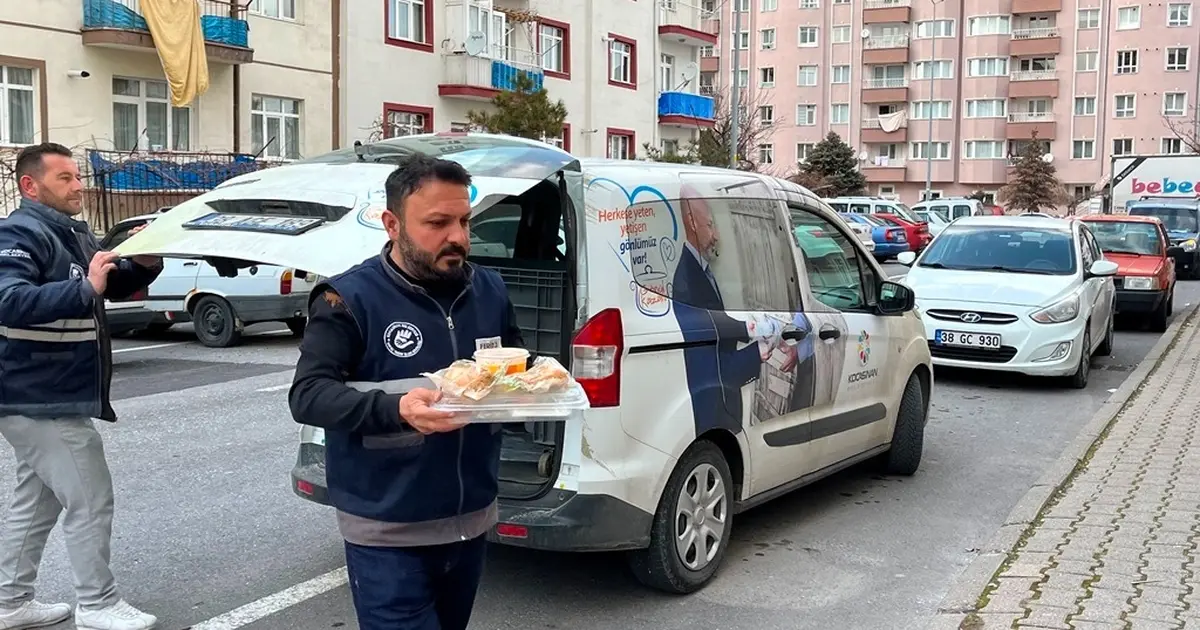 Kayseri Kocasinan’da gönüller ‘kap kap’ yemekle kazanılıyor