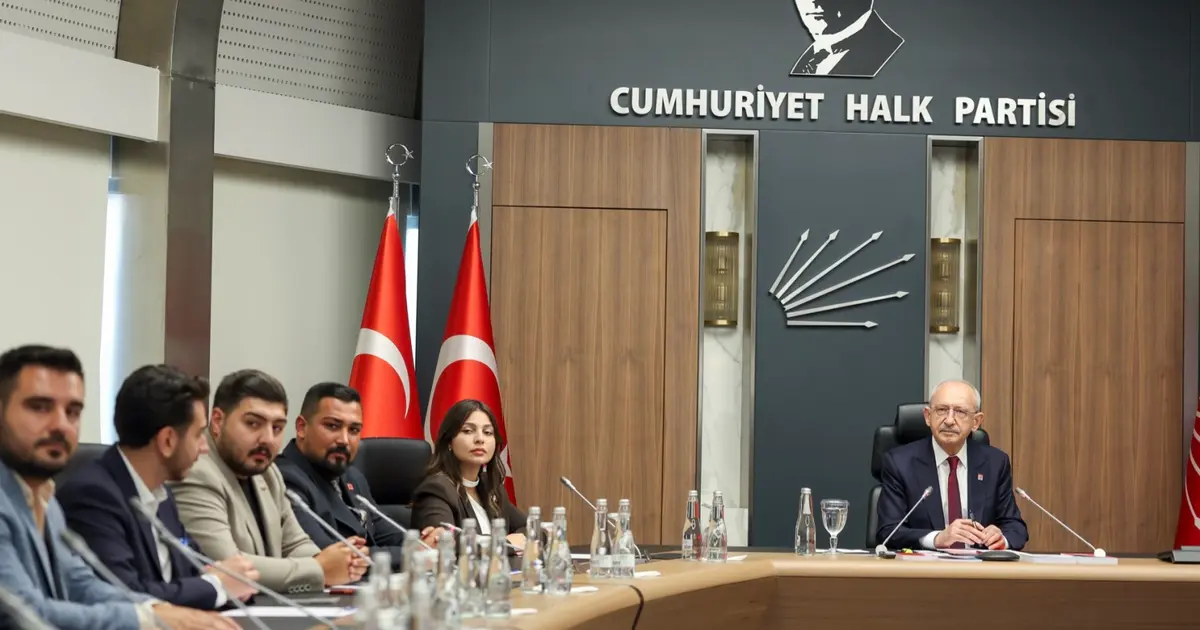 Kılıçdaroğlu, CHP Gençlik Kolları yönetimiyle buluştu