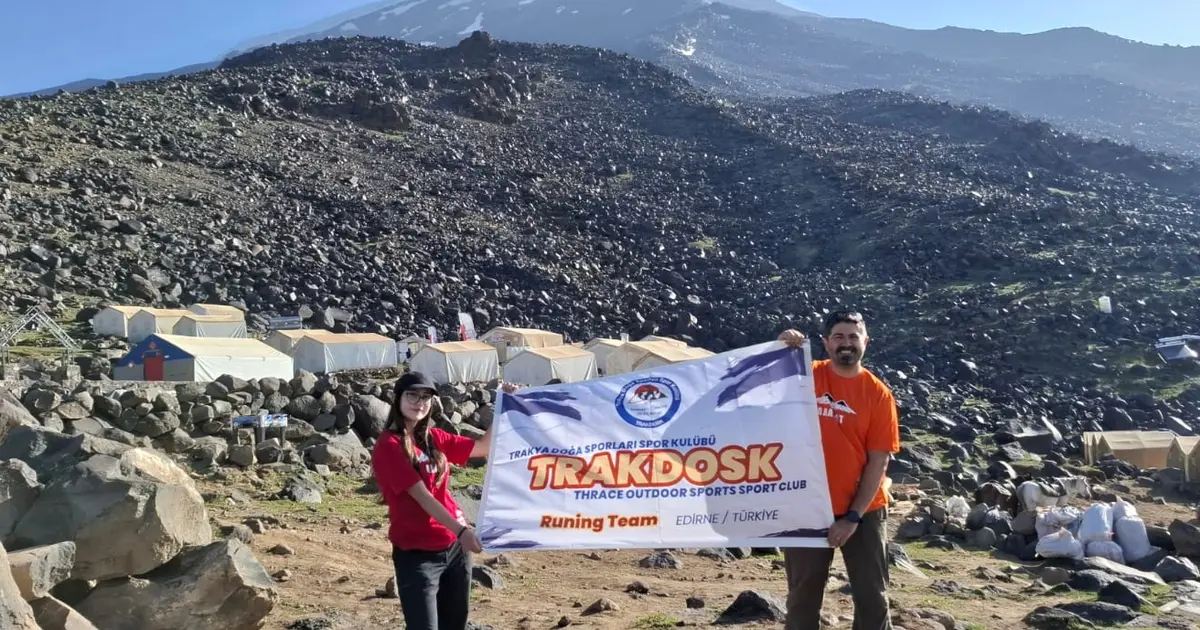 TRAKDOSK dağcılık sporcuları baba-kız Türkiye’nin çatısında