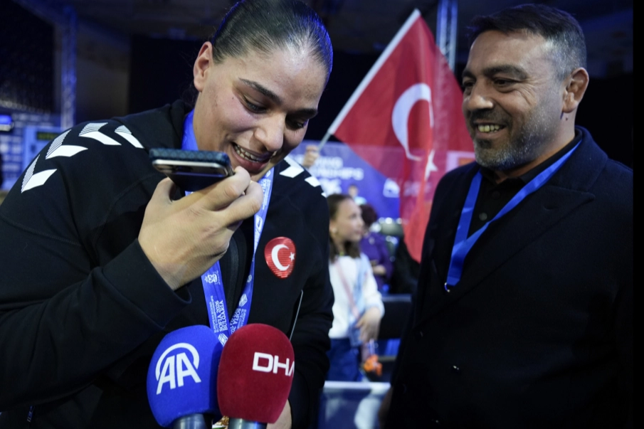 Avrupa şampiyonu milli boksöre Cumhurbaşkanı Erdoğan’dan tebrik