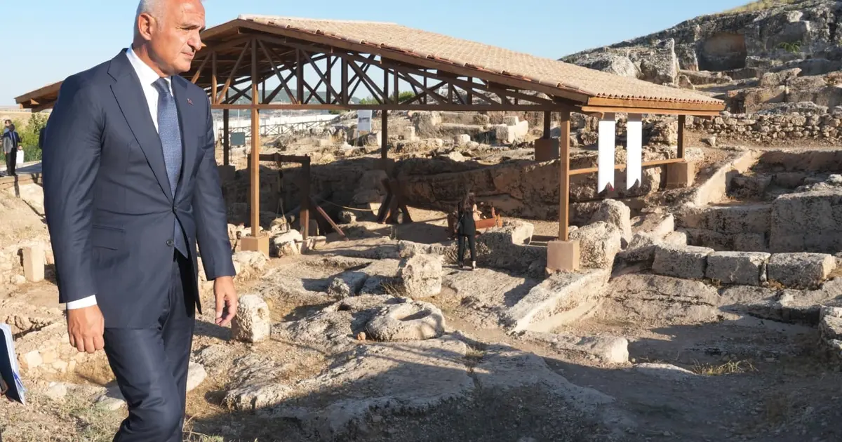 Bakan Mehmet Nuri Ersoy’dan Perre Antik Kenti’ne yakın takip