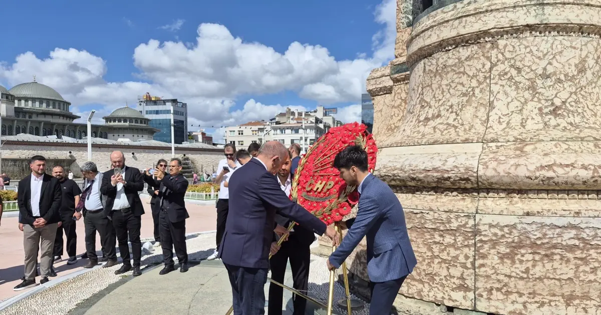 CHP İstanbul Taksim’de buluştu… Gürsel Tekin’den 9 Eylül’de Anıtkabir daveti
