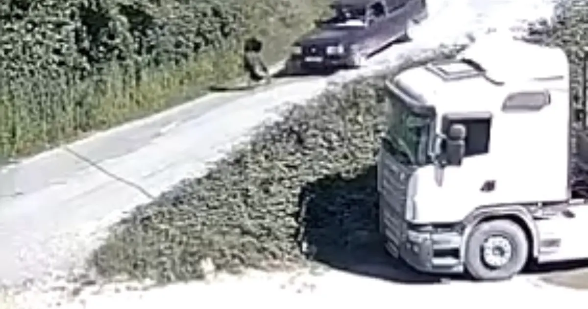 Düzce Yığılca’da otomobilin çarptığı kadın yere savruldu