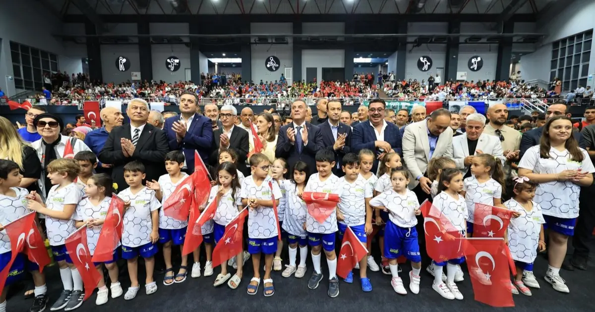 İBB Fatih Spor Kompleksi yeni çehresiyle açıldı
